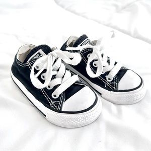 Converse All Star low top sneakers size 5 toddler